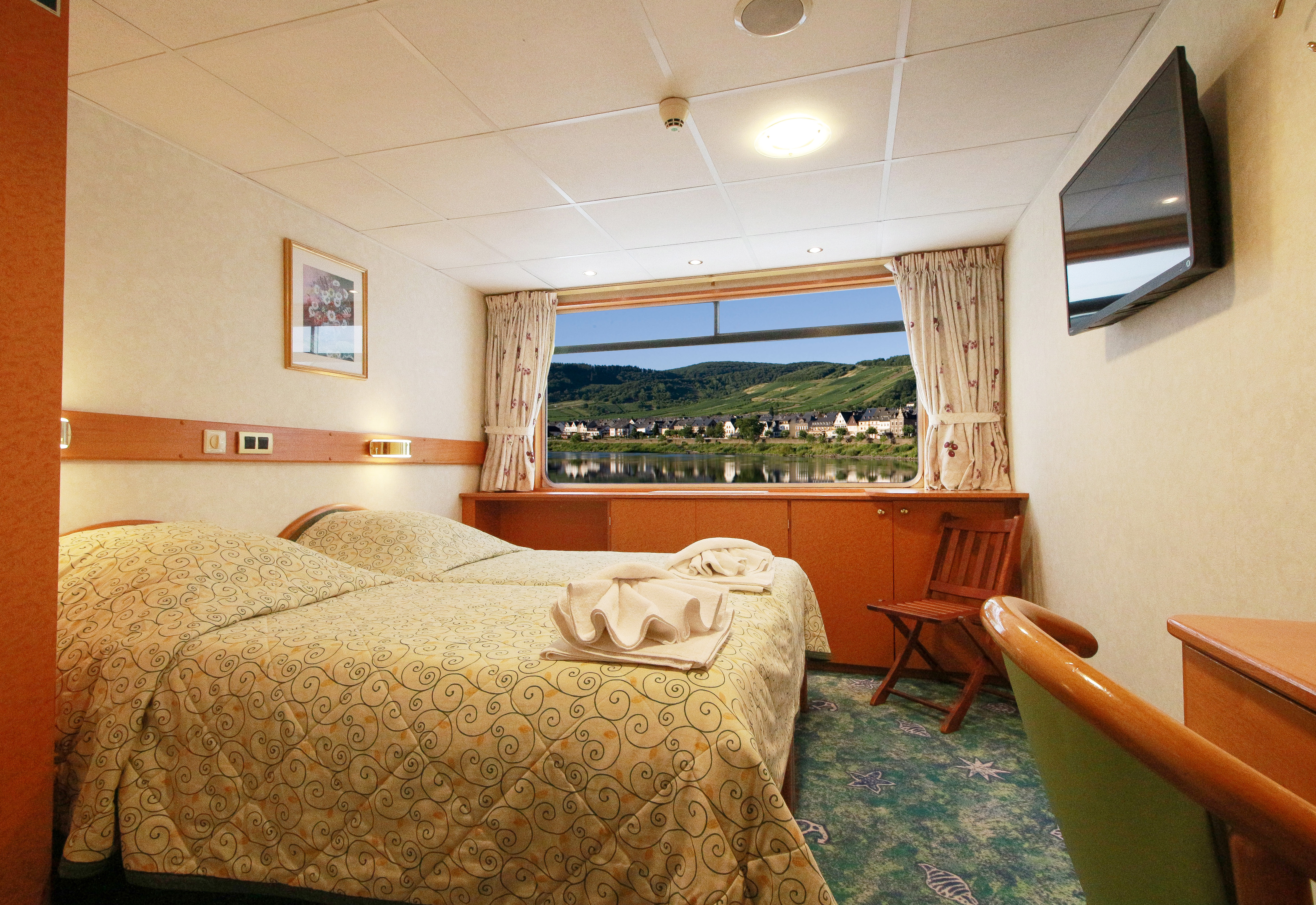 CroisiEurope MS Beethoven Cabin 7.jpg